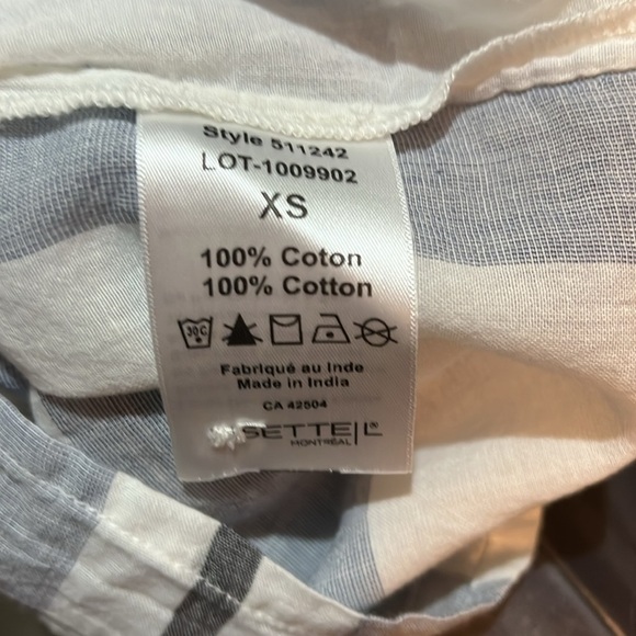 Ladies Button Up Top​ - Picture 5 of 5